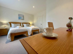 Cosy room with golf & the beach on your doorstep!